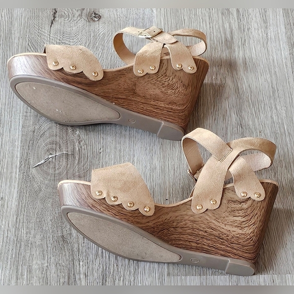 Size 11 Hippie Laundry Tan Wedge Sandals - Picture 6 of 8